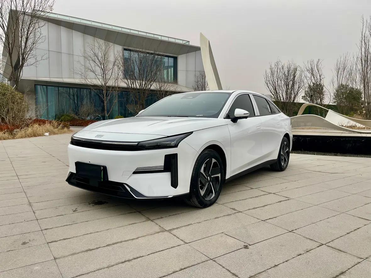 Geely Galaxy L6 2024 г. 10634 км.