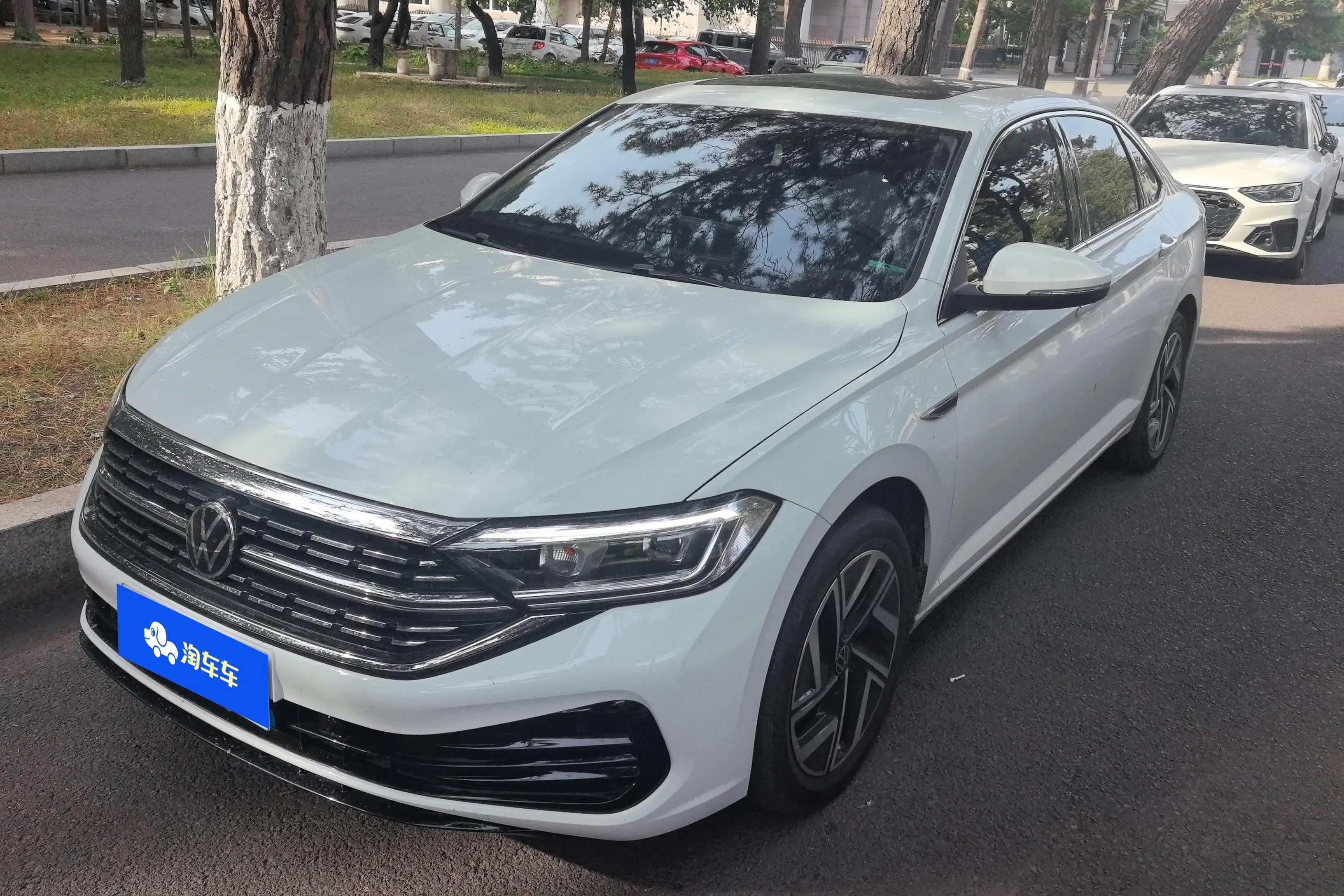 Volkswagen Sagitar 2024 г. 21659 км.