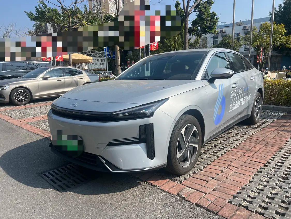 Geely Galaxy L6 2025 г. 7032 км.