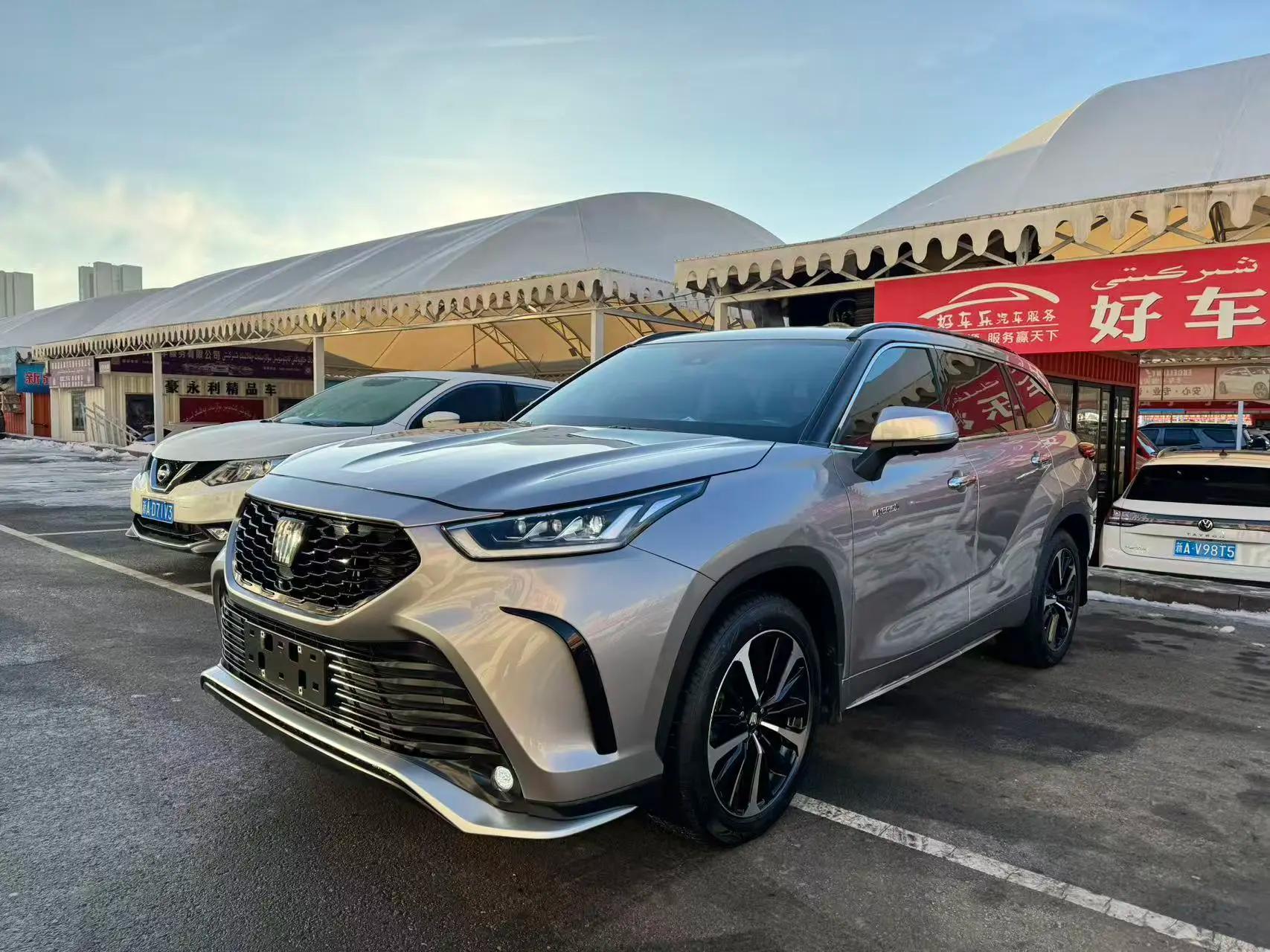 Toyota Crown Kluger 2022 г. 61130 км.