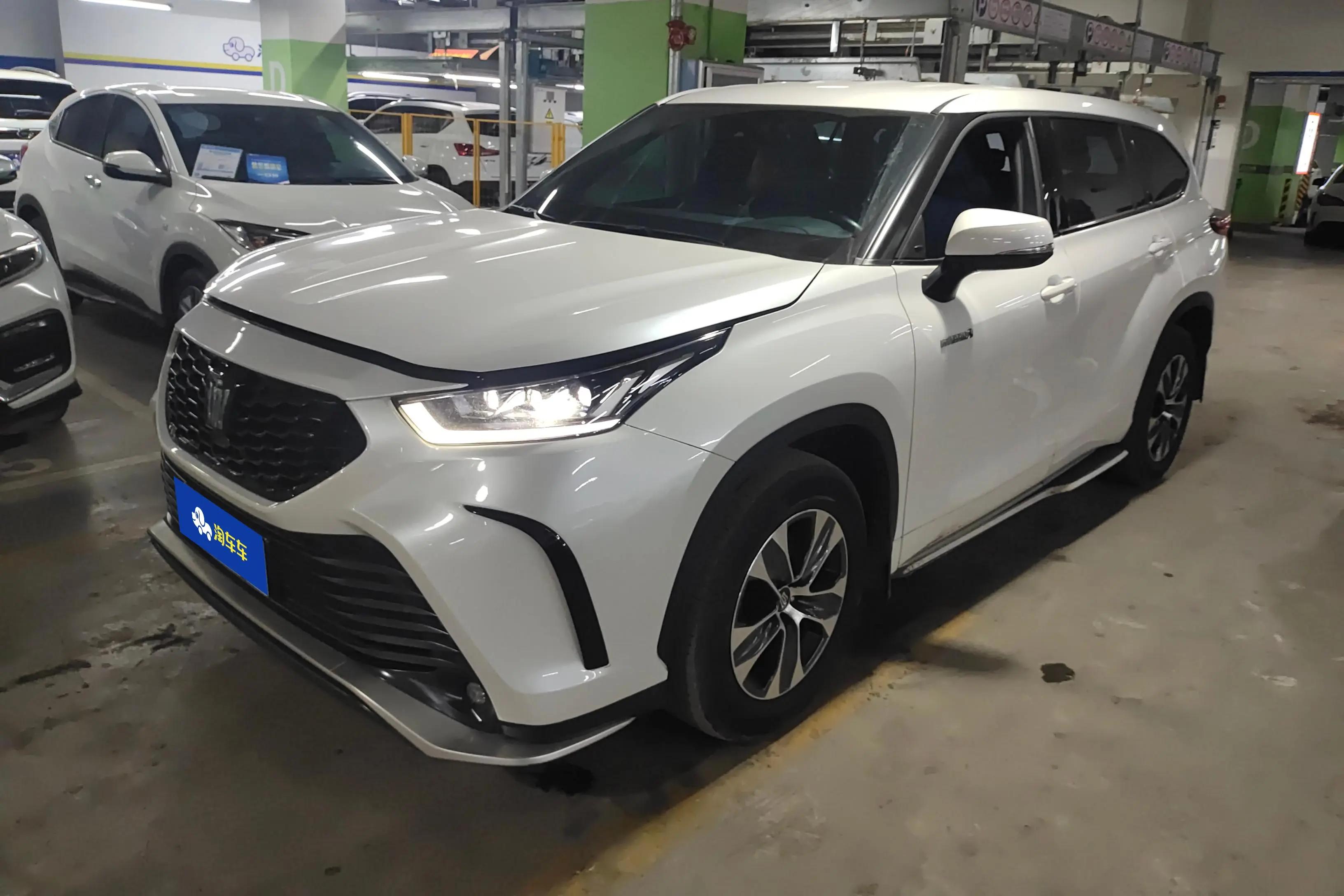 Toyota Crown Kluger 2024 г. 40931 км.