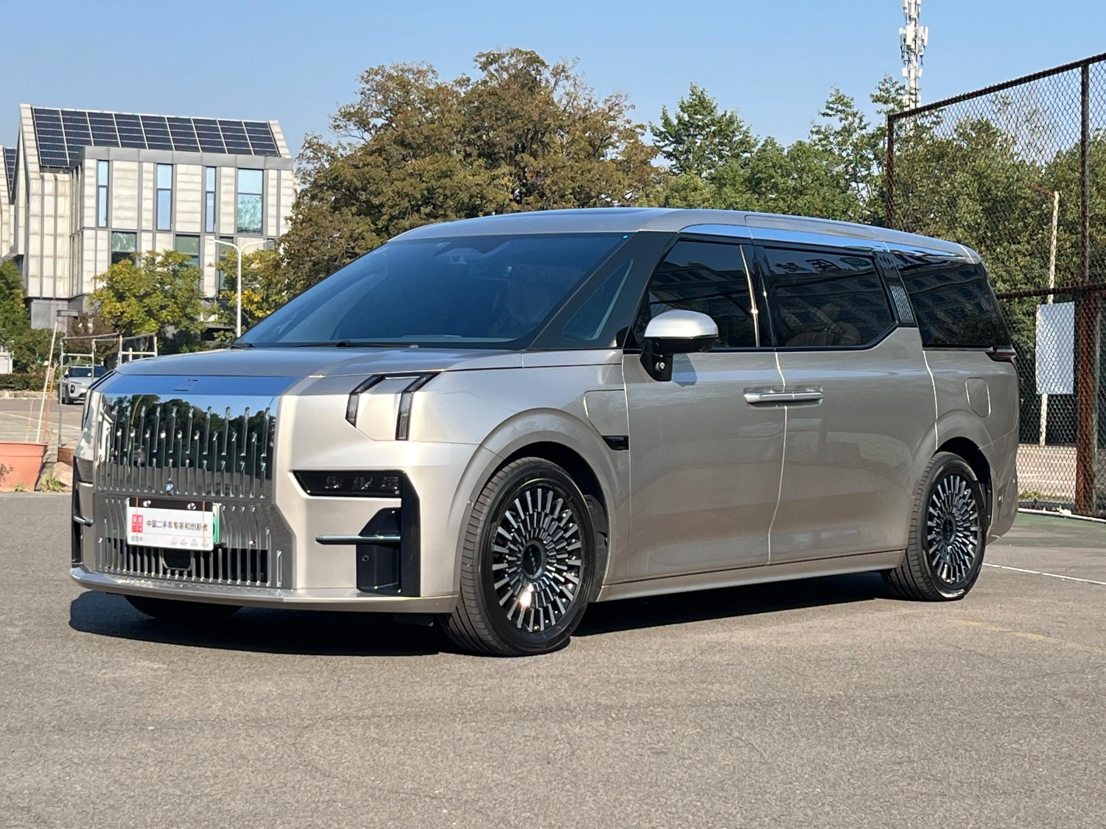 ZEEKR 009 2023 г. 67366 км.