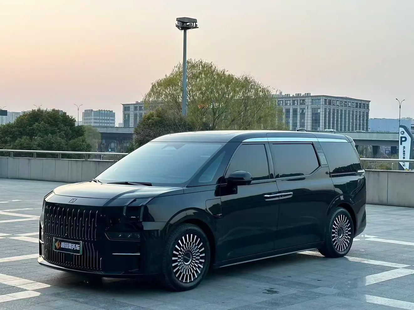 ZEEKR 009 2023 г. 62071 км.