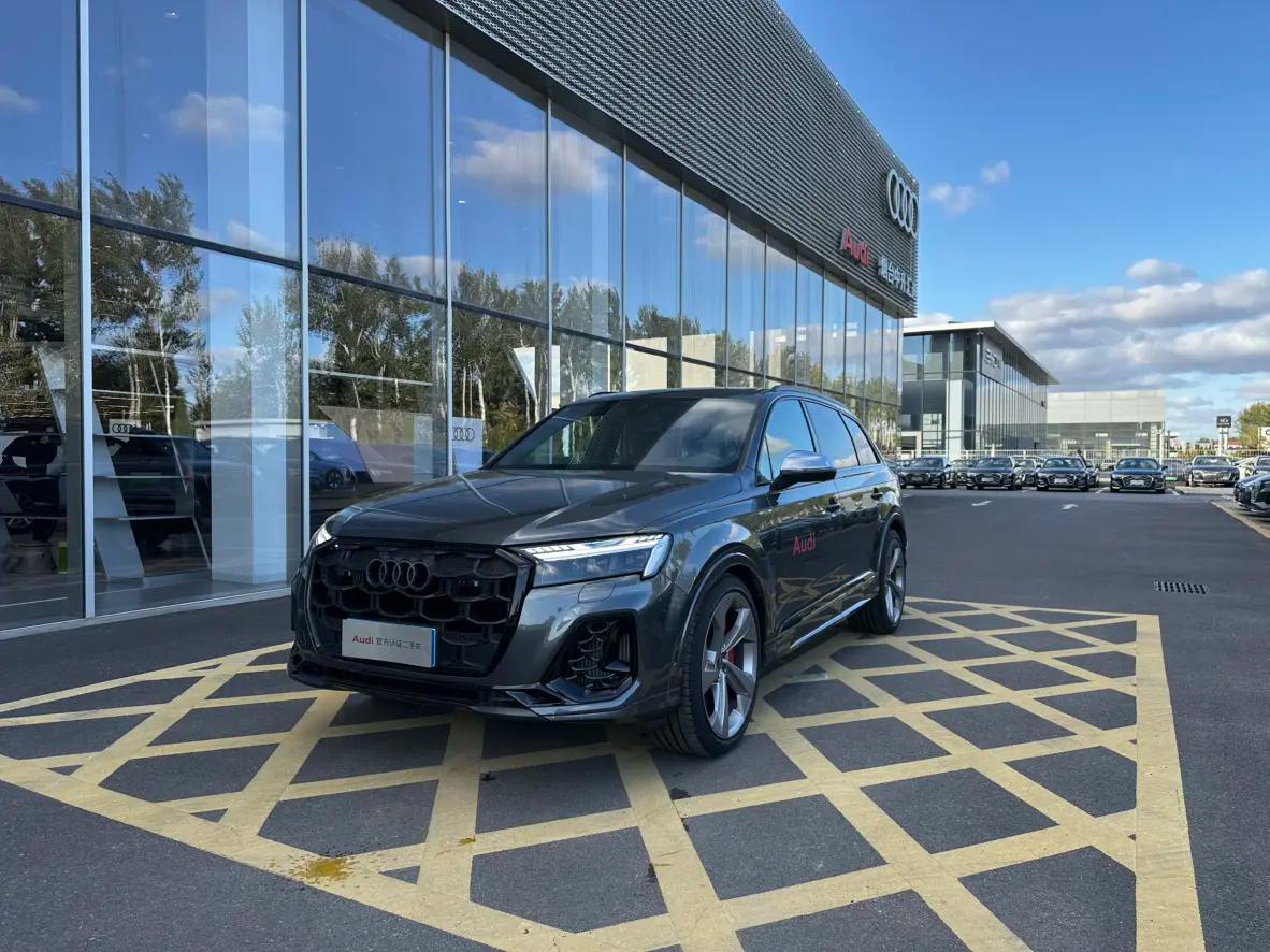 Audi SQ7 2024 г. 2141 км.