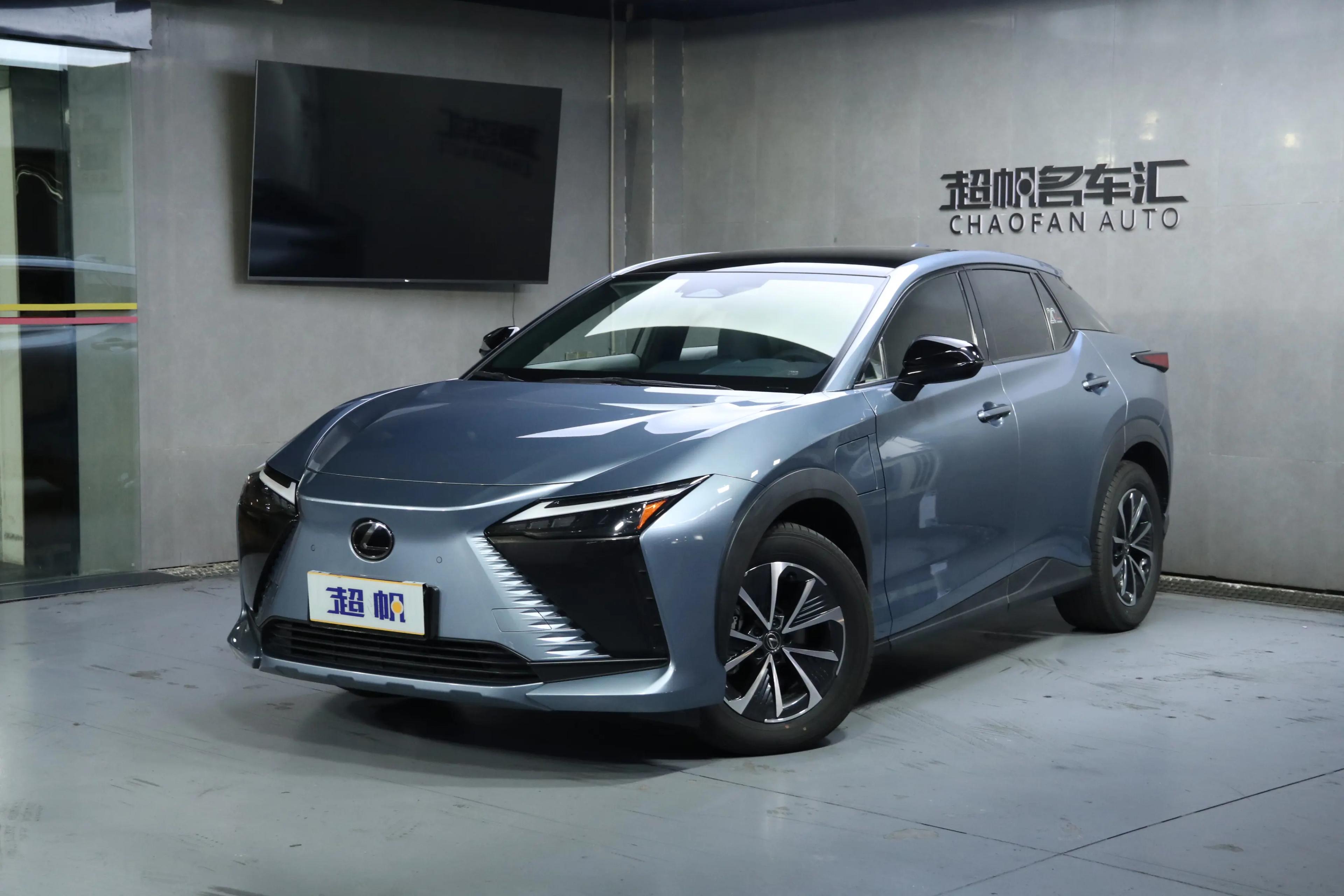 Lexus RZ 2023 г. 17096 км.