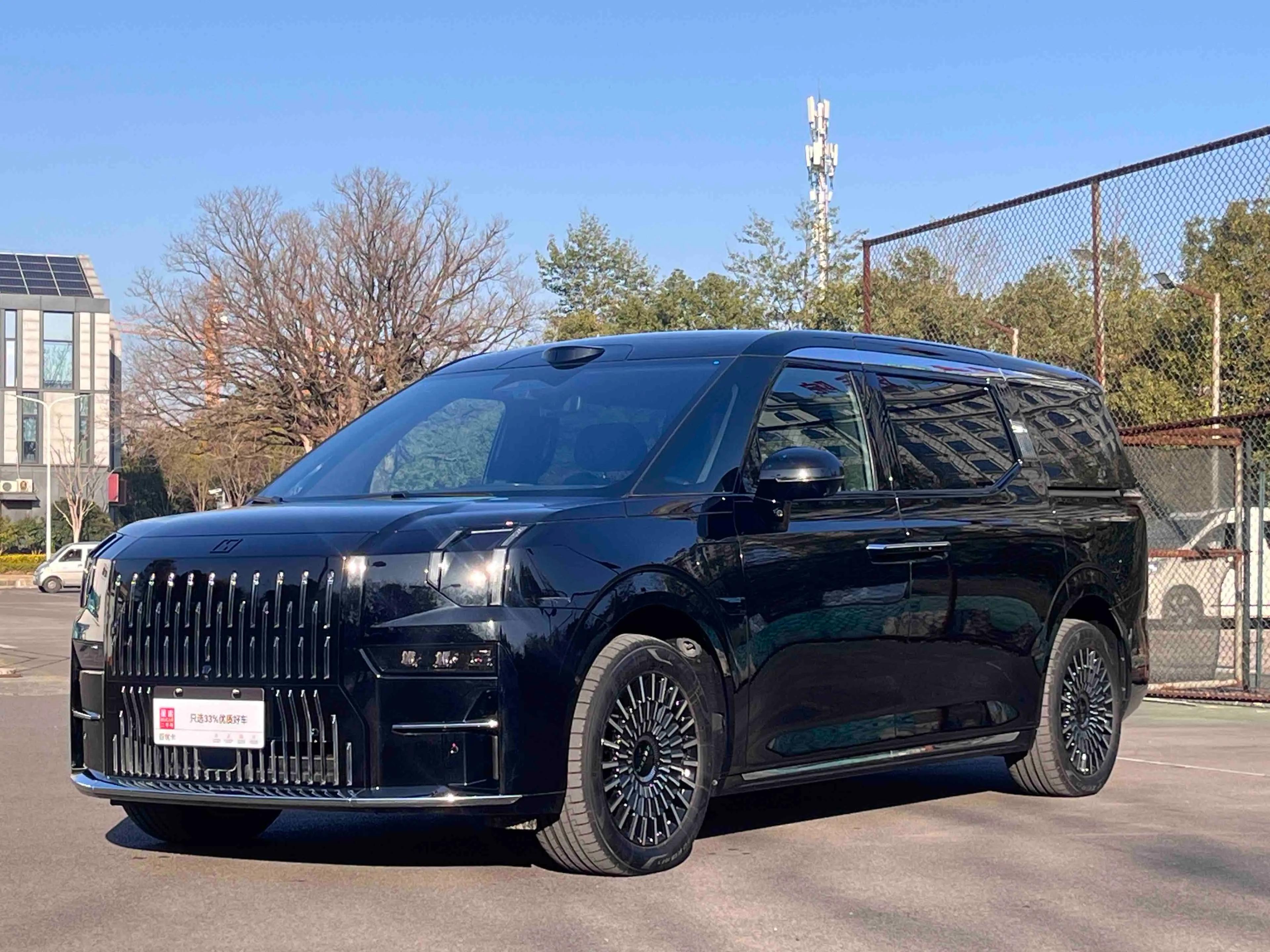 ZEEKR 009 2025 г. 2581 км.