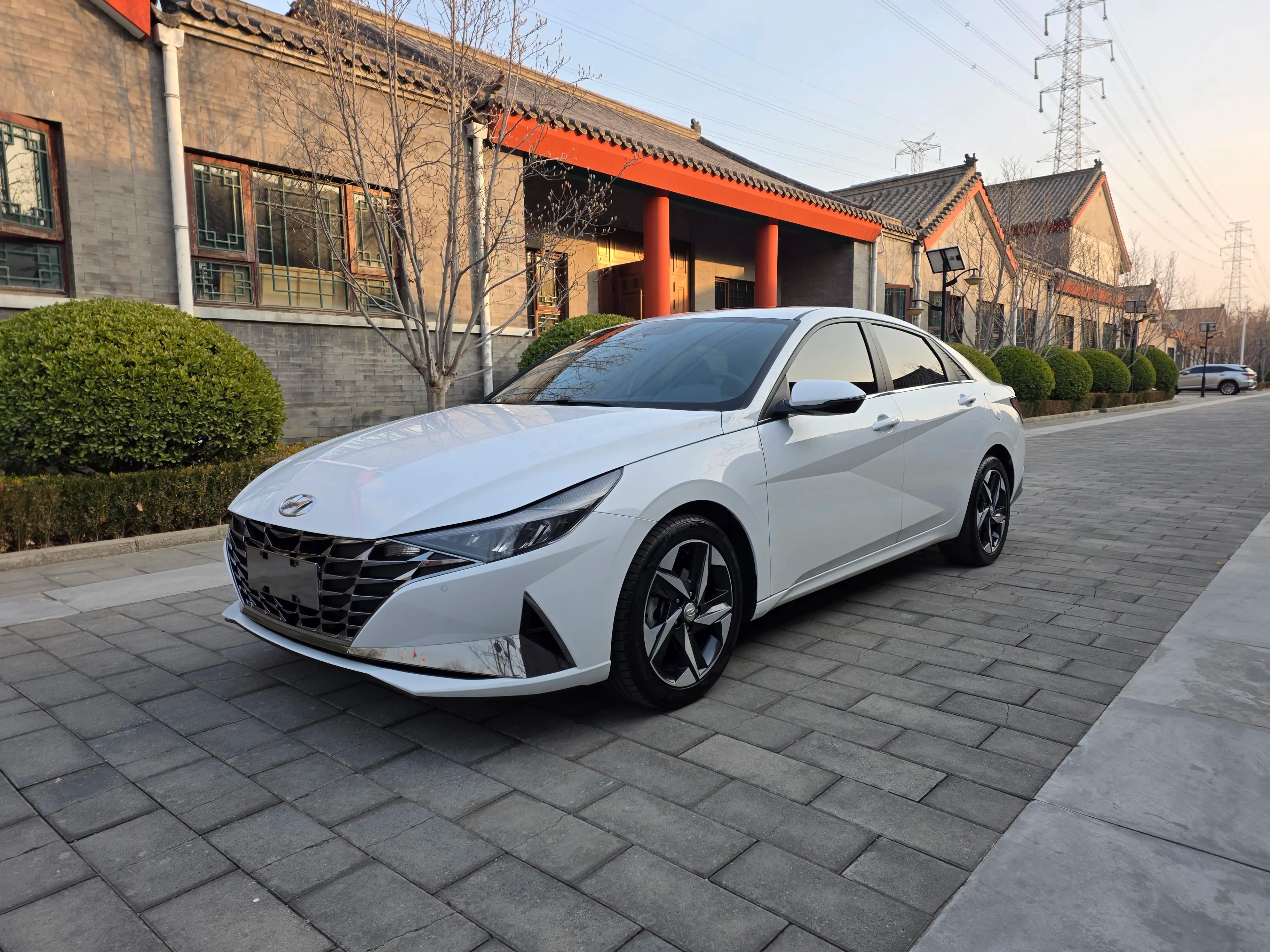 Hyundai Elantra 2023 г. 32027 км.