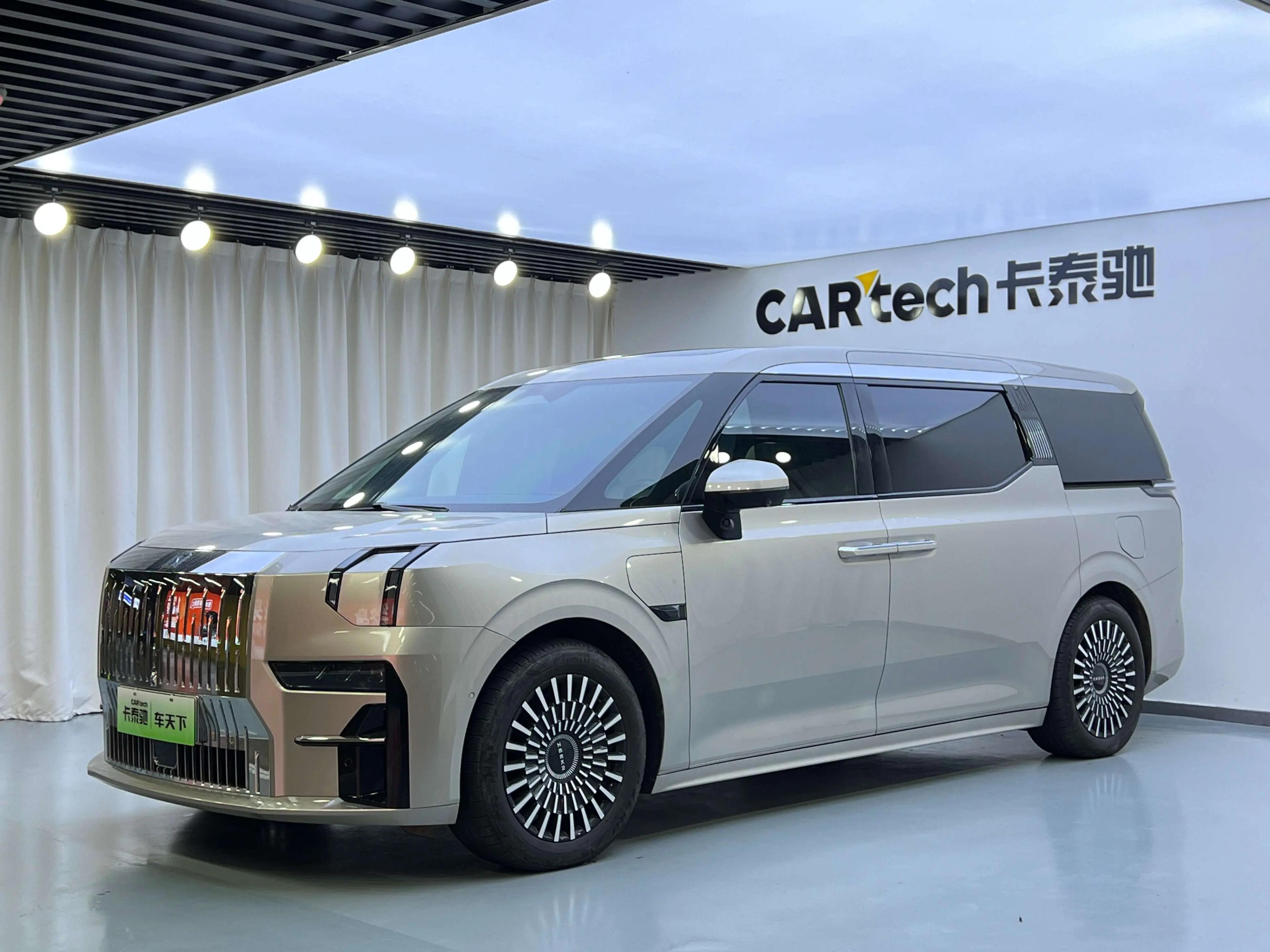 ZEEKR 009 2023 г. 35060 км.