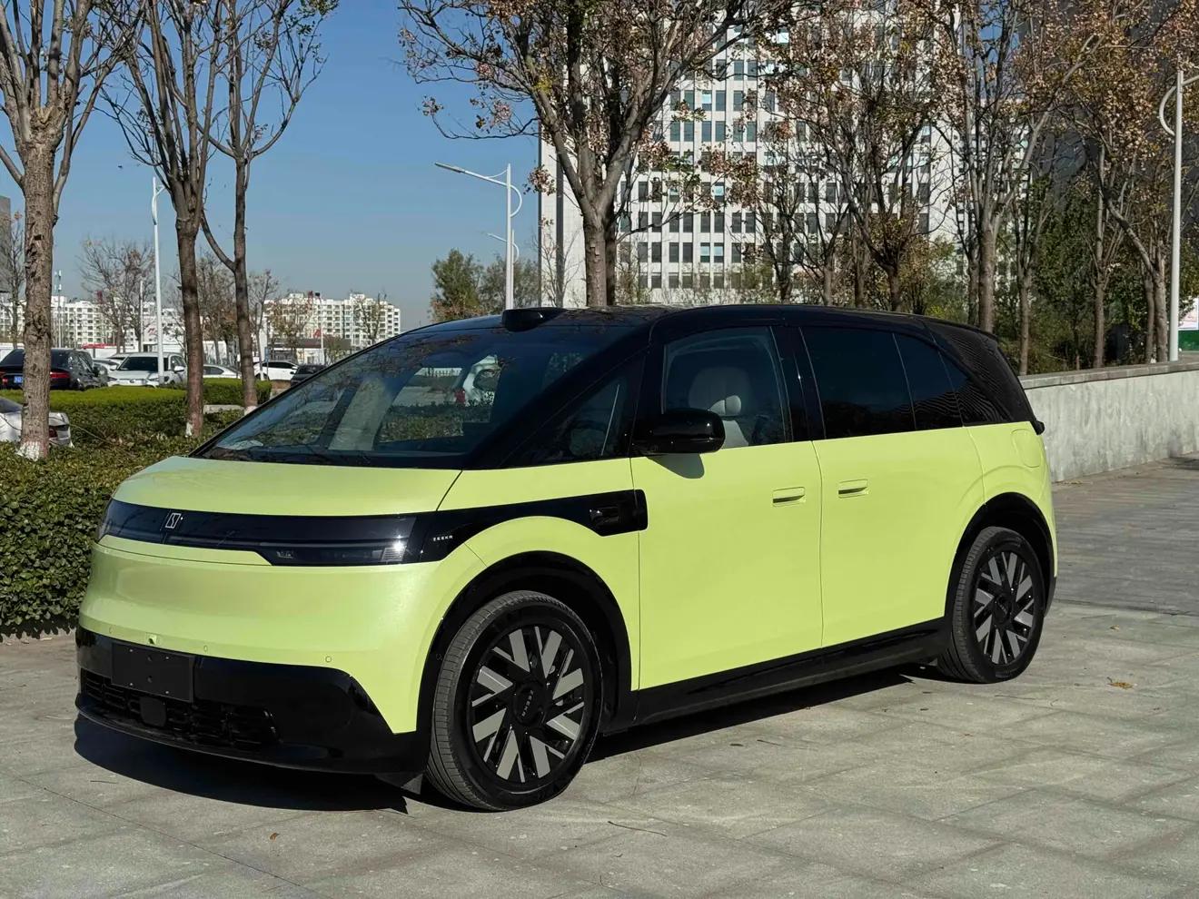 ZEEKR MIX 2024 г. 1837 км.