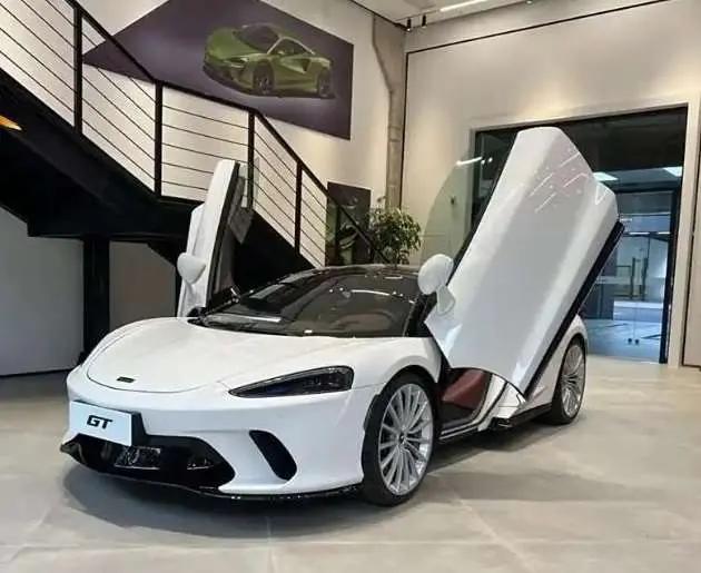 McLaren GT 2022 г. 22107 км.
