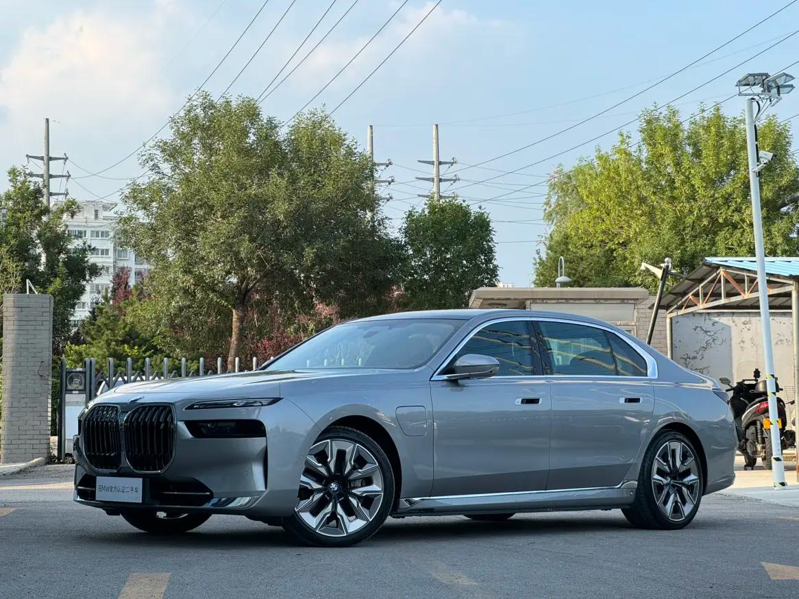 BMW i7 2023 г. 26028 км.