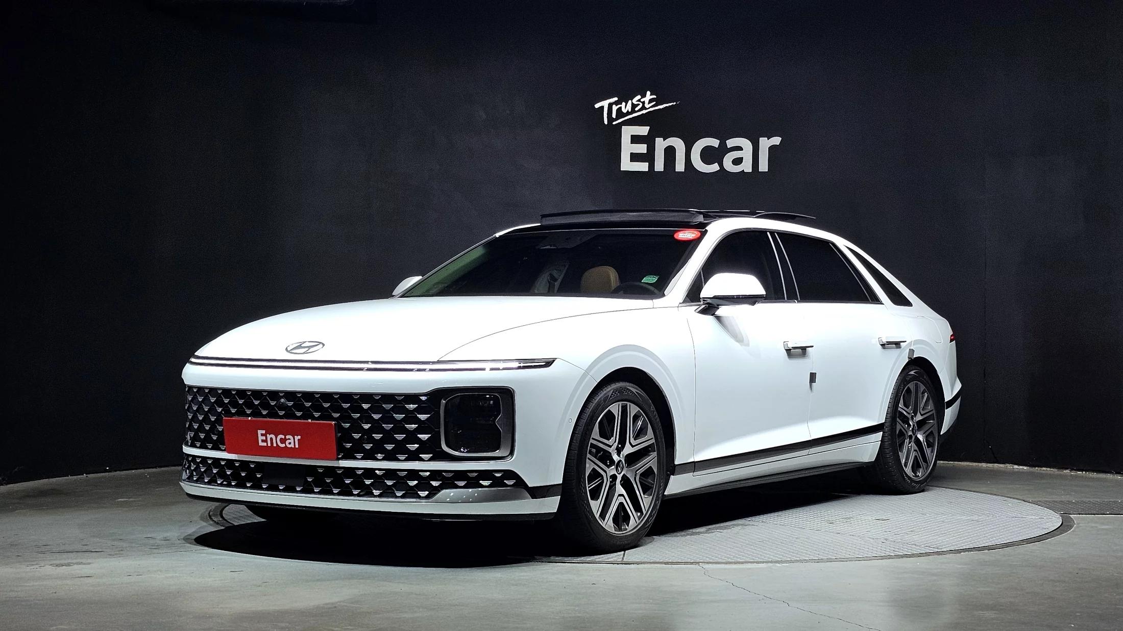 Hyundai Grandeur Exclusive, гибрид, 2023 г. 23723 км.