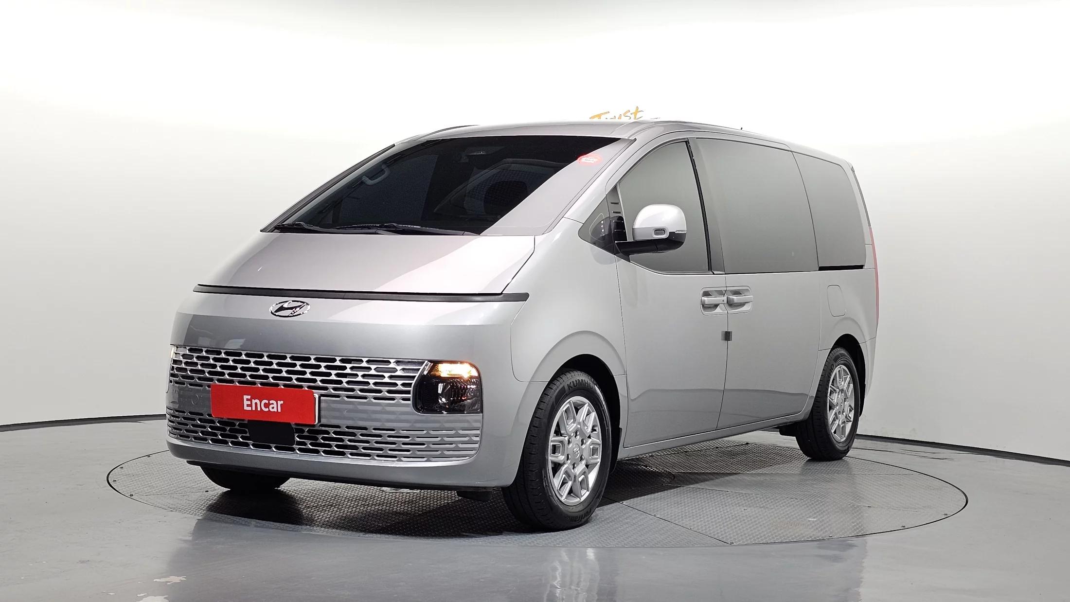 Hyundai Staria L3.5 Tourer 9-Seater Modern, 2022 г. 11991 км.