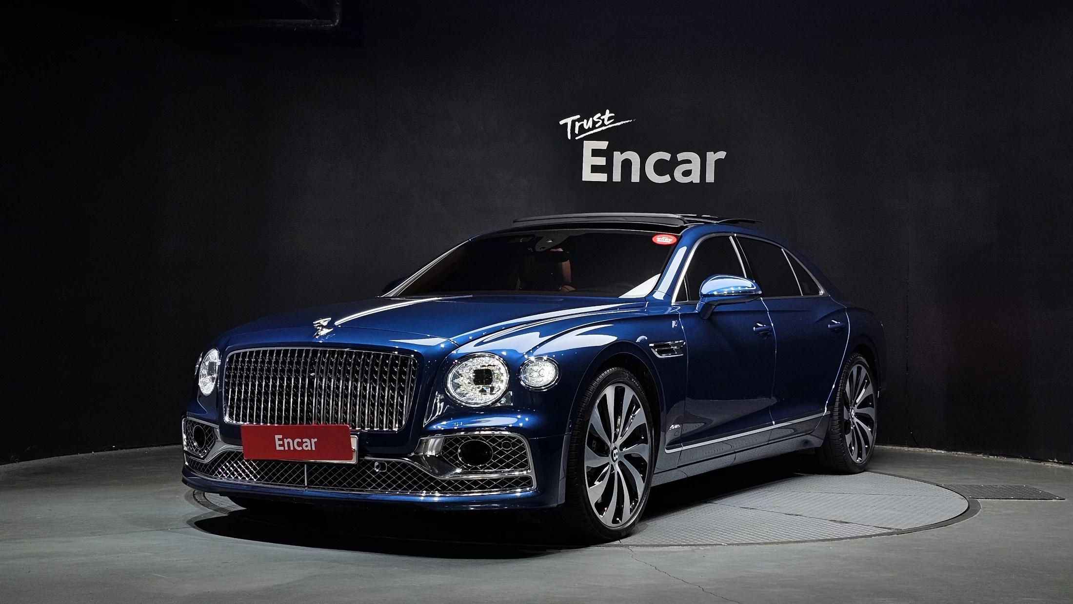 Bentley Flying Spur 4.0 Azure, 2023 г. 85384 км.