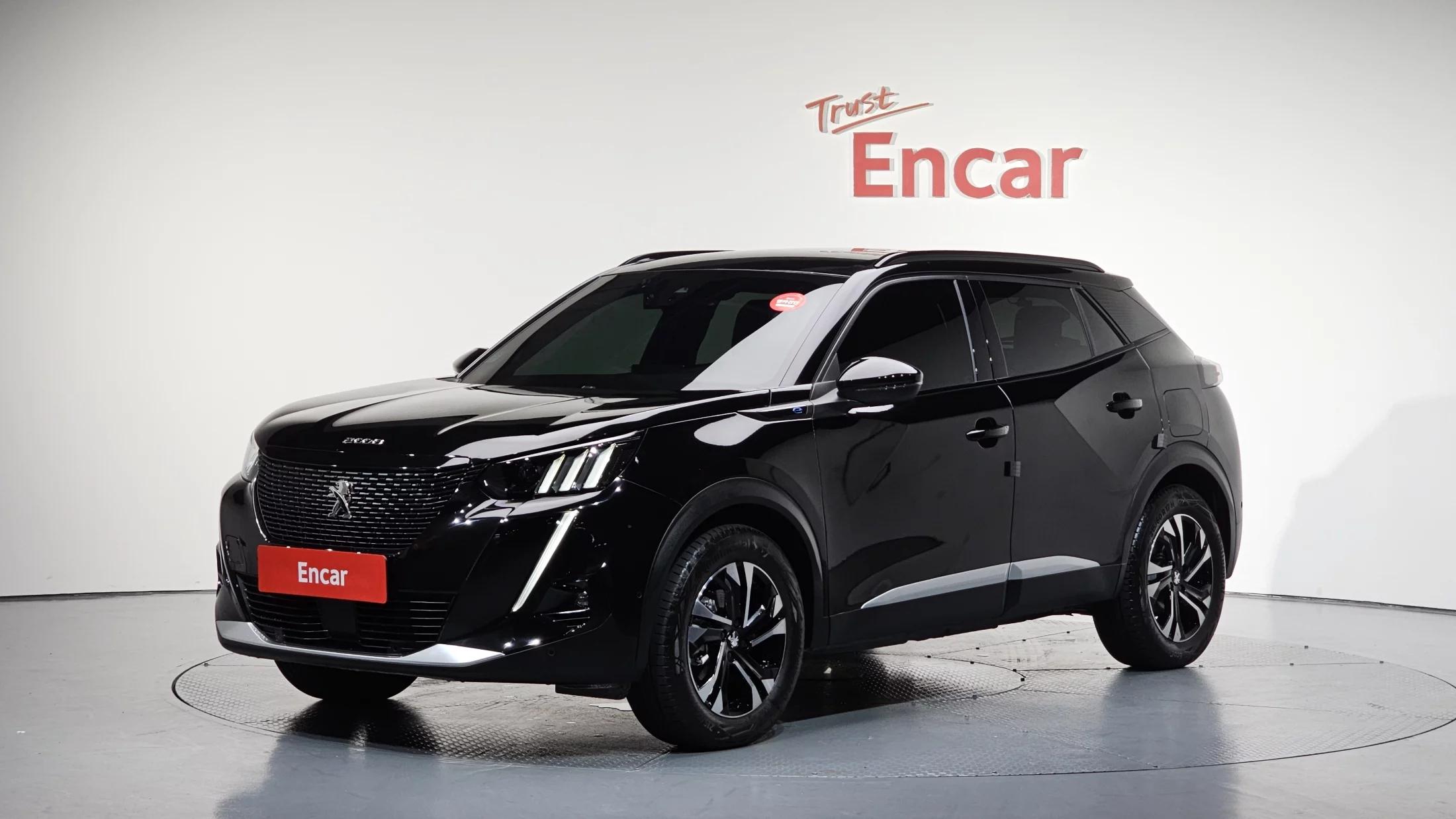 Peugeot 2008 EV GT, электромобиль, 2023 г. 4239 км.