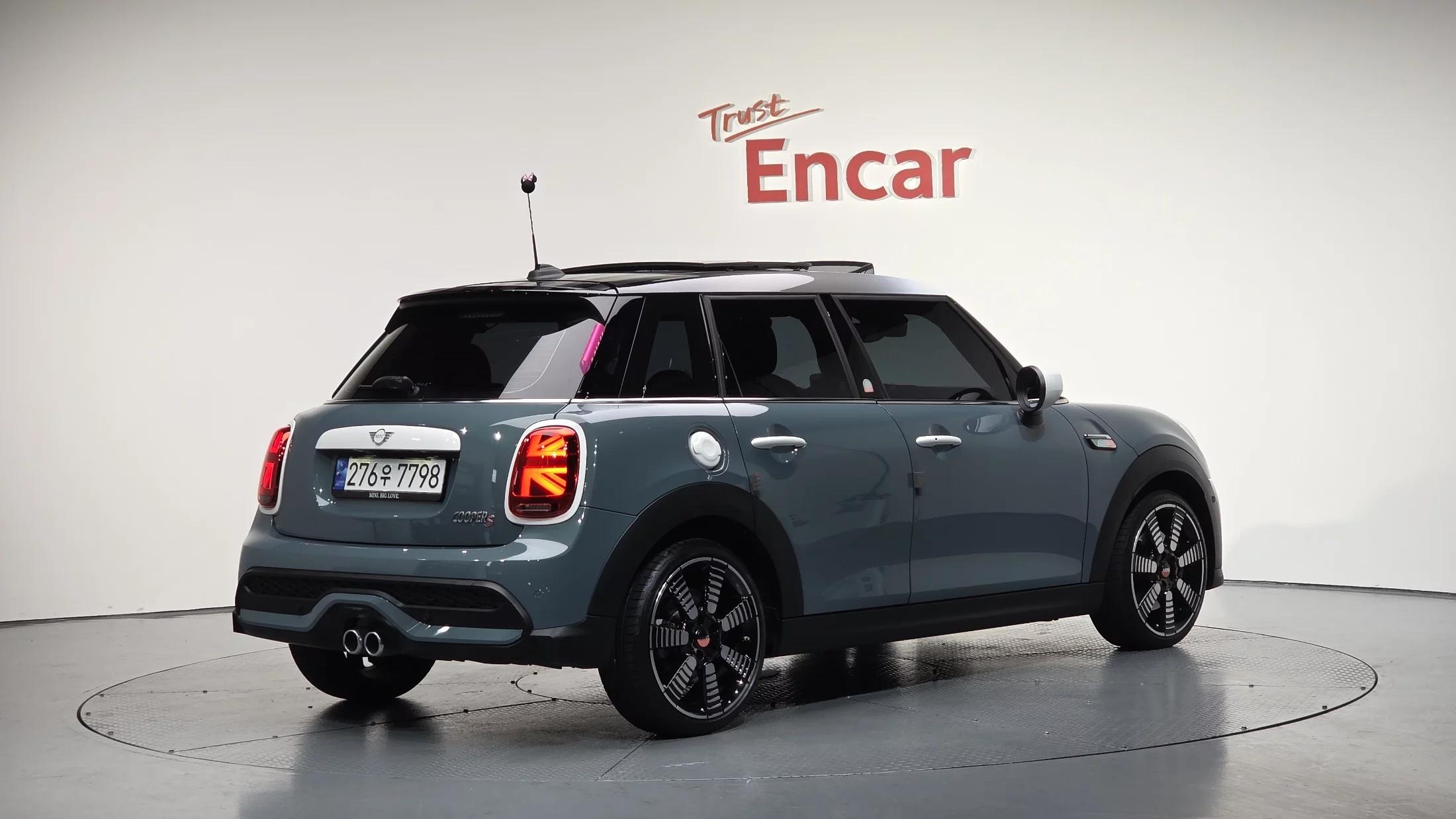 MINI Cooper 5Door Multitione Edition 3rd, 2023 г. 8661 км.