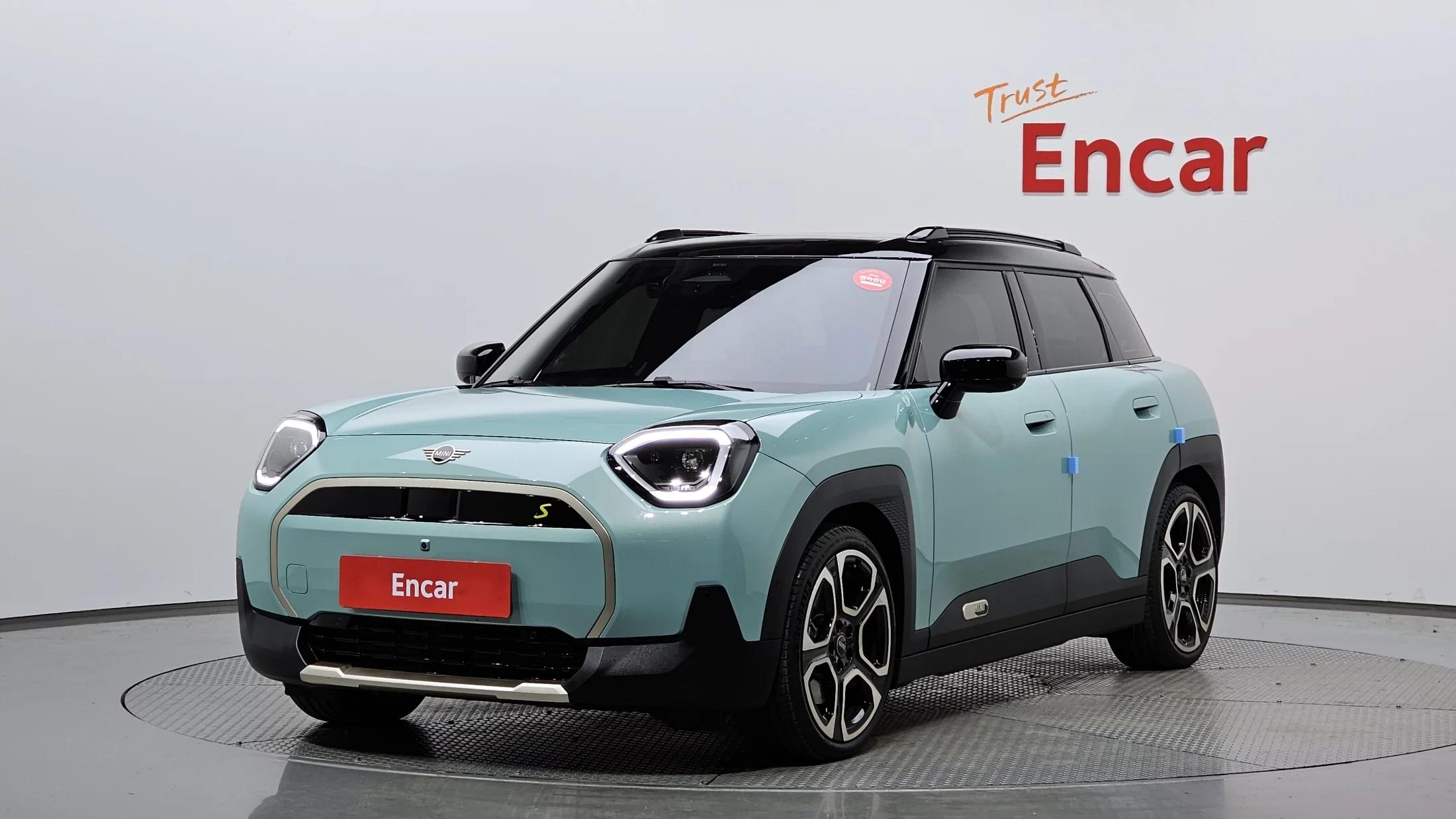 MINI Aceman SE Favoured, электромобиль, 2025 г. 6088 км.