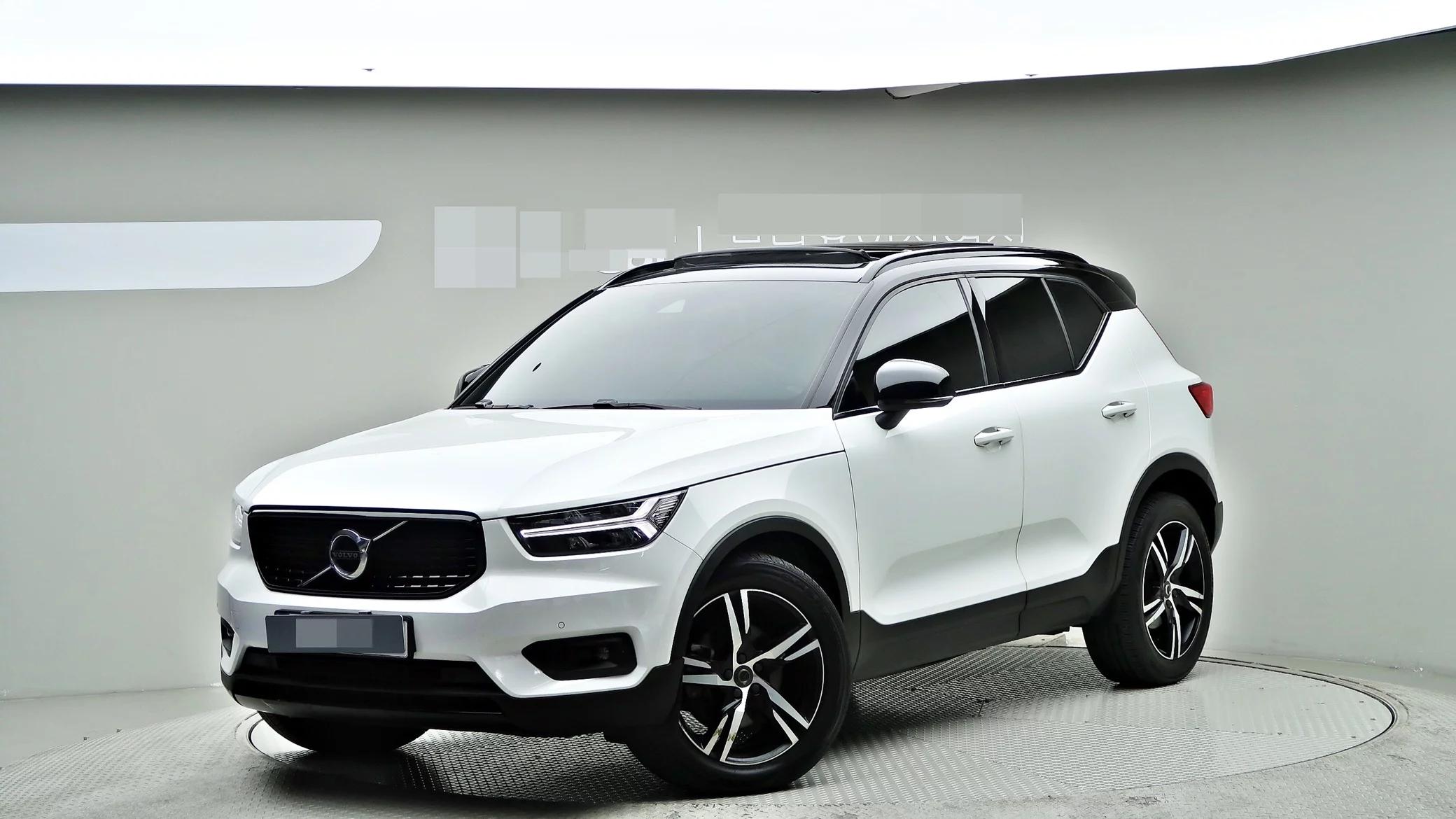 Volvo XC40 B4 R-Design, 2022 г. 100650 км.