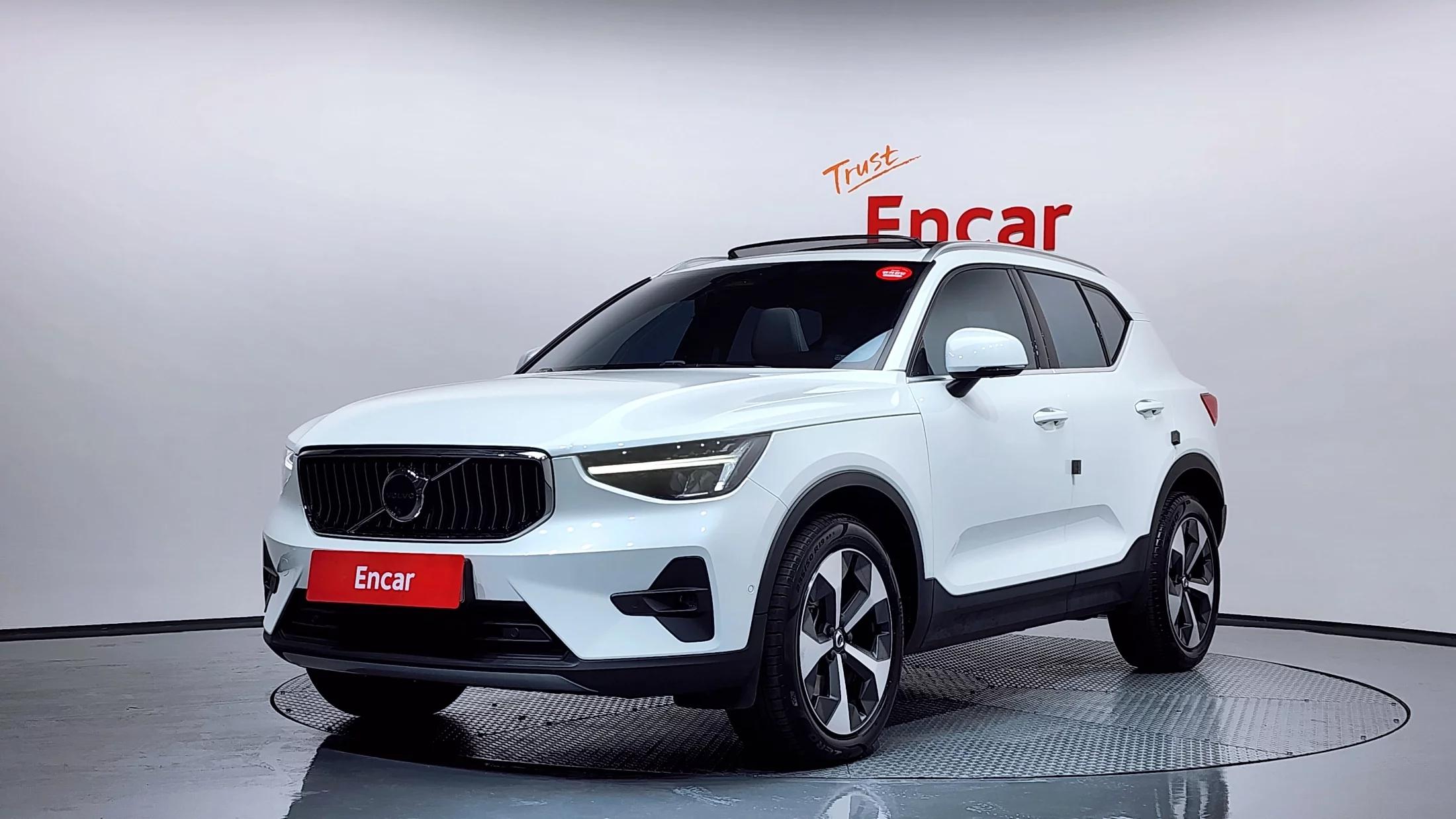 Volvo XC40 B4 Ultimate Bright, 2023 г. 11712 км.
