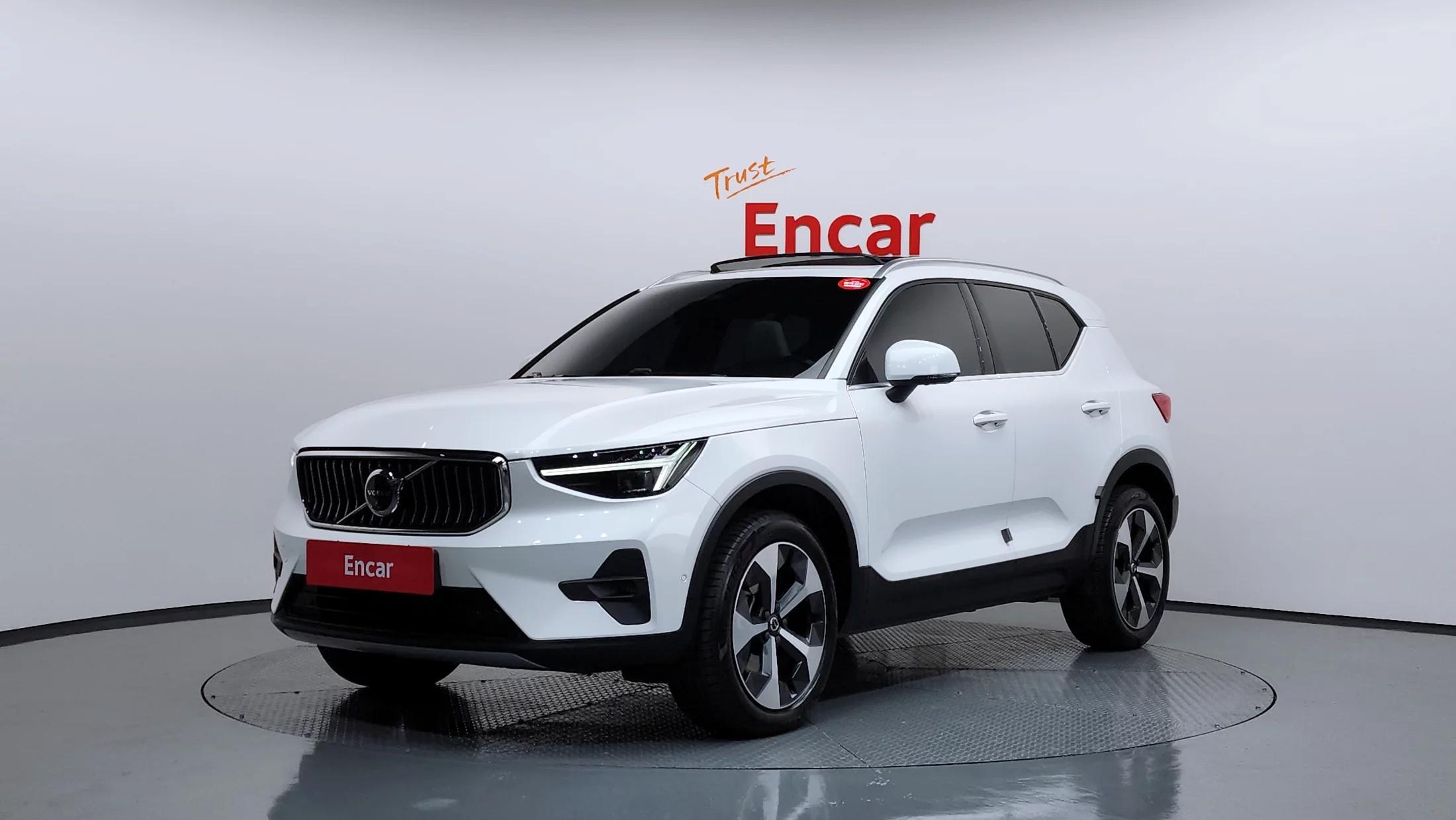 Volvo XC40 B4 Ultimate Bright, 2023 г. 13380 км.