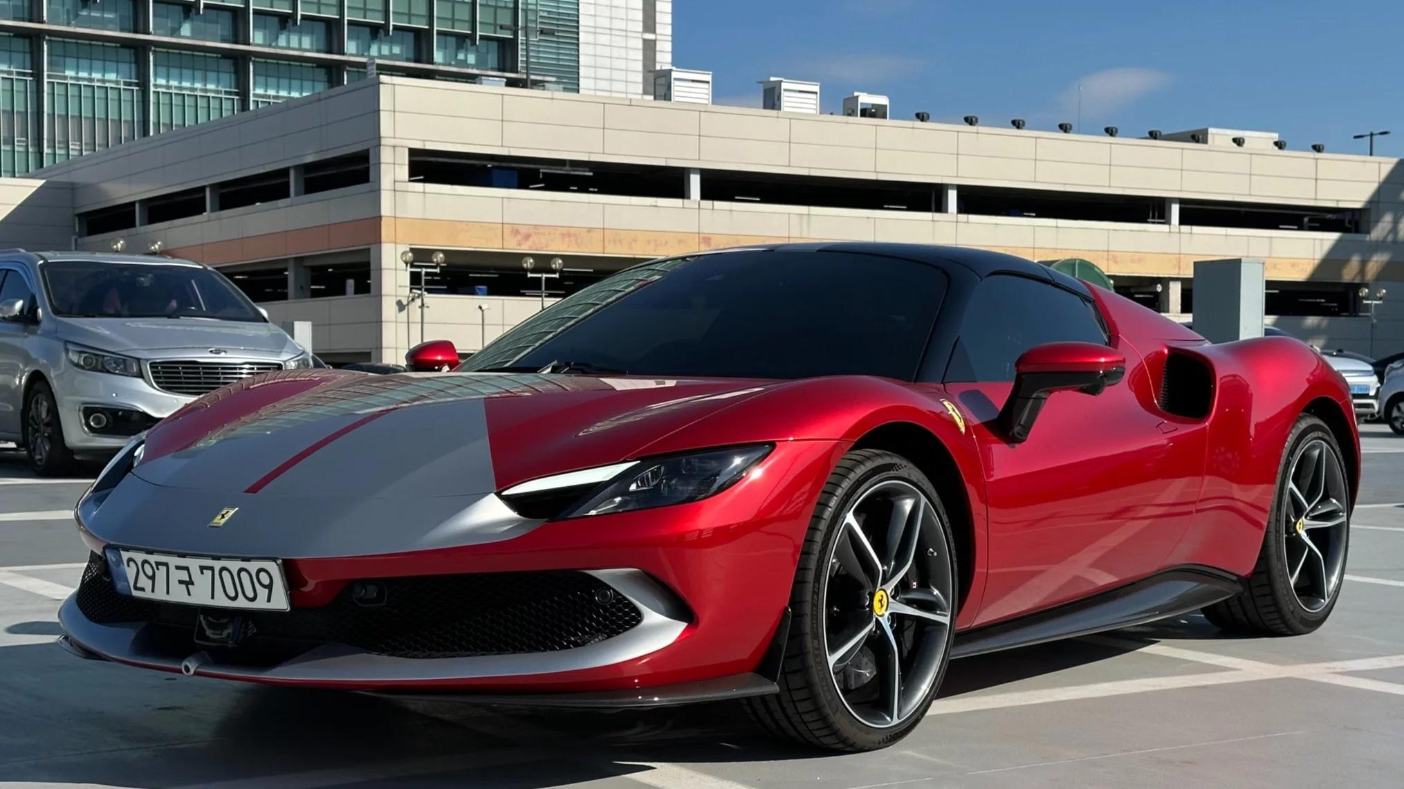 Ferrari 296 3.0 V6, гибрид, 2023 г. 4625 км.