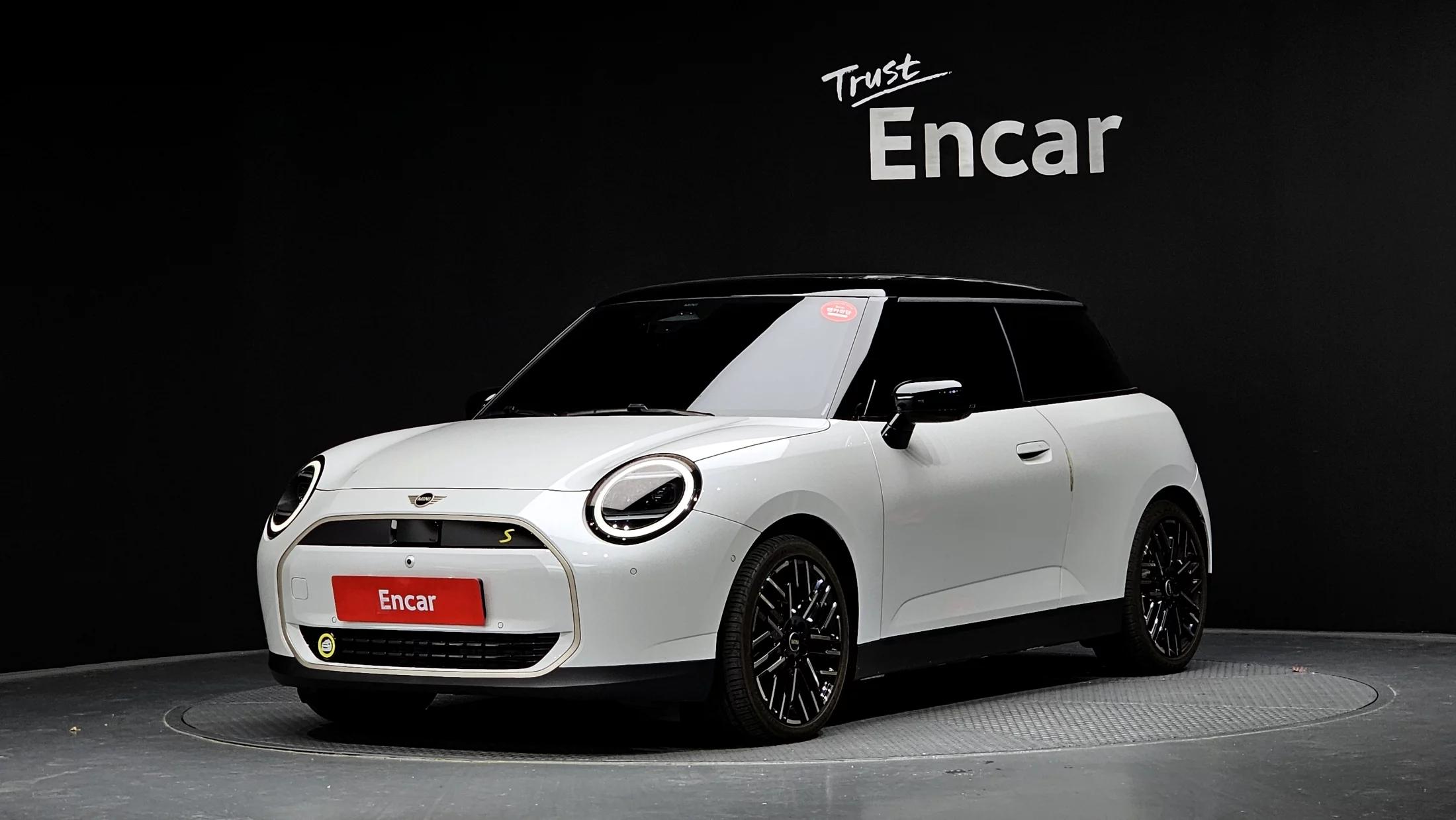 MINI Cooper SE Favoured, электромобиль, 2024 г. 2576 км.