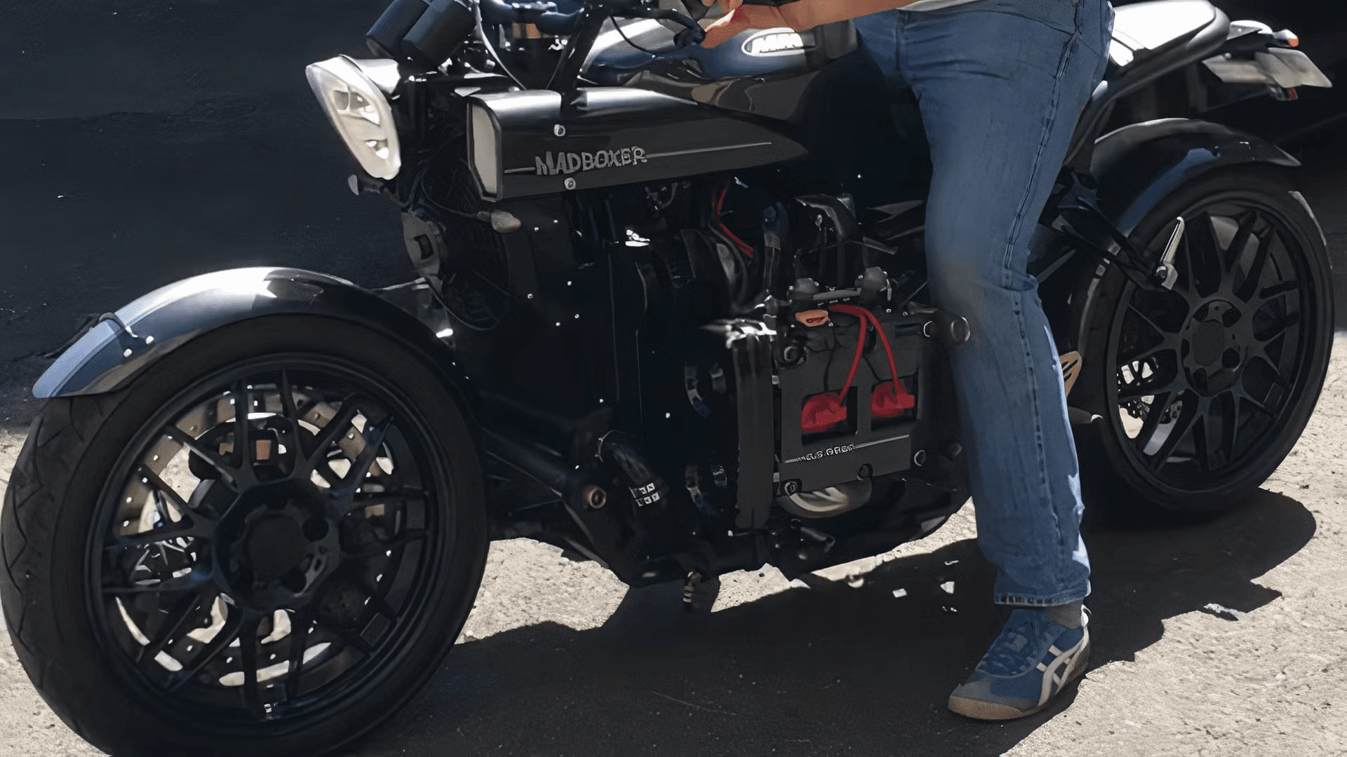 Нестандартный мотоцикл с двигателем Subaru WRX