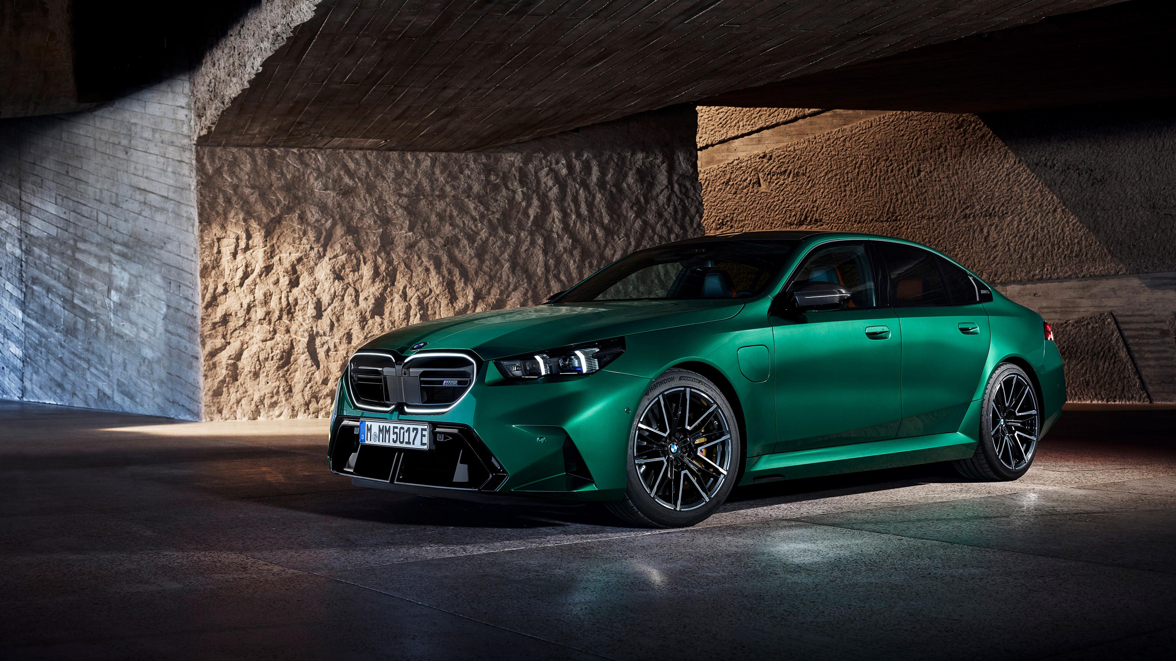 BMW сохраняет V8 двигатель, несмотря на глобальную тенденцию к снижению объема