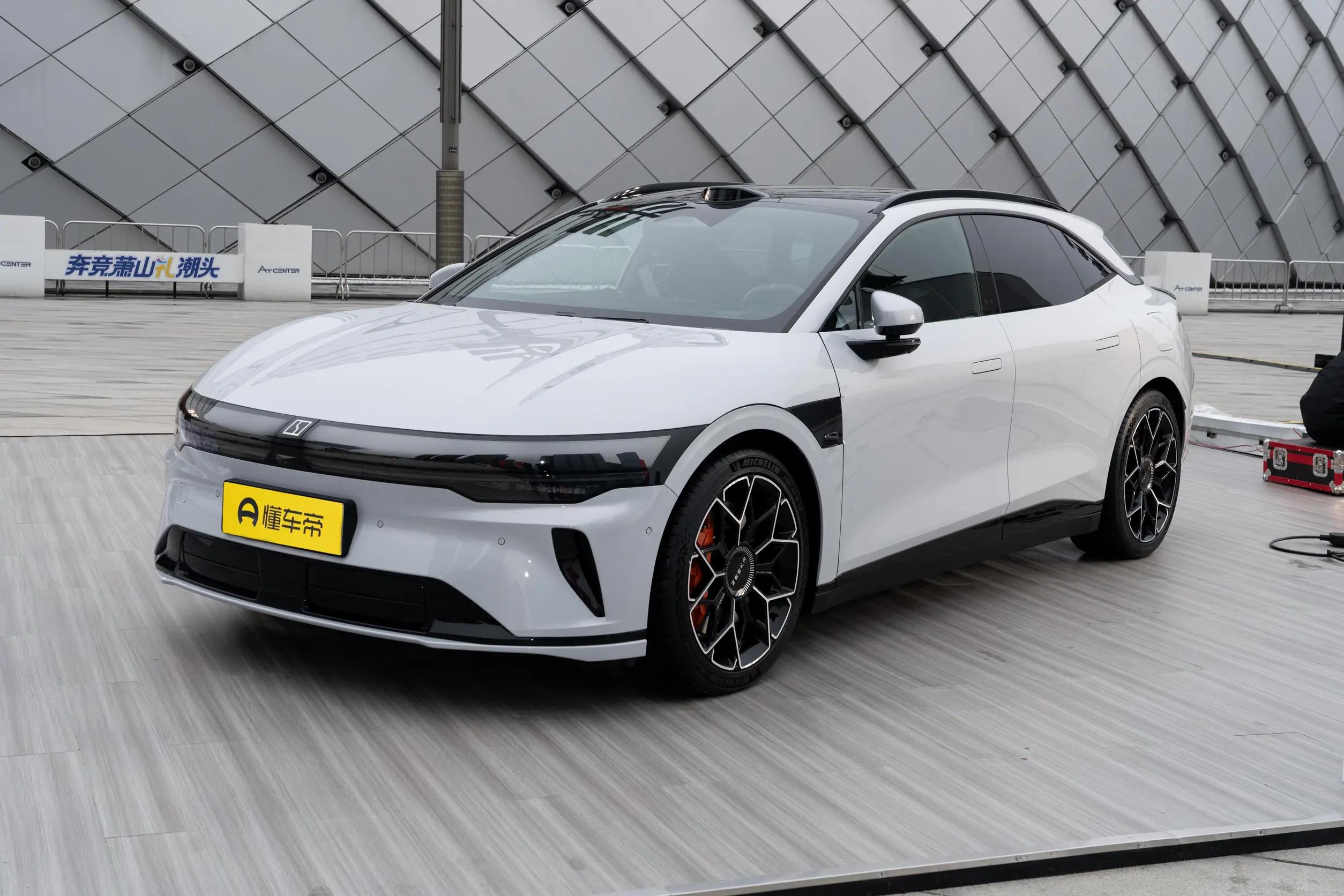 Новая модель Zeekr 007GT официально представлена: главные особенности и перспективы