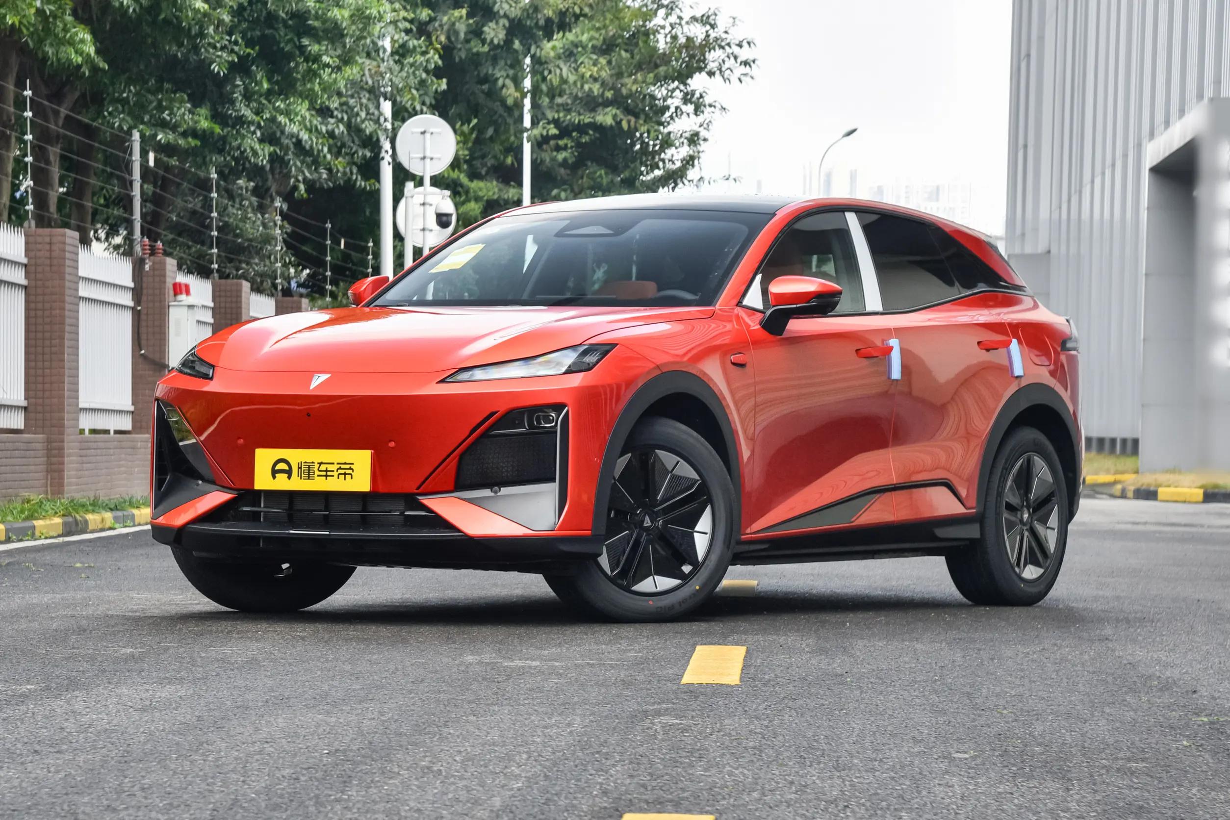 Deepal S07: бюджетный, но умный SUV с продвинутым автопилотом от Huawei