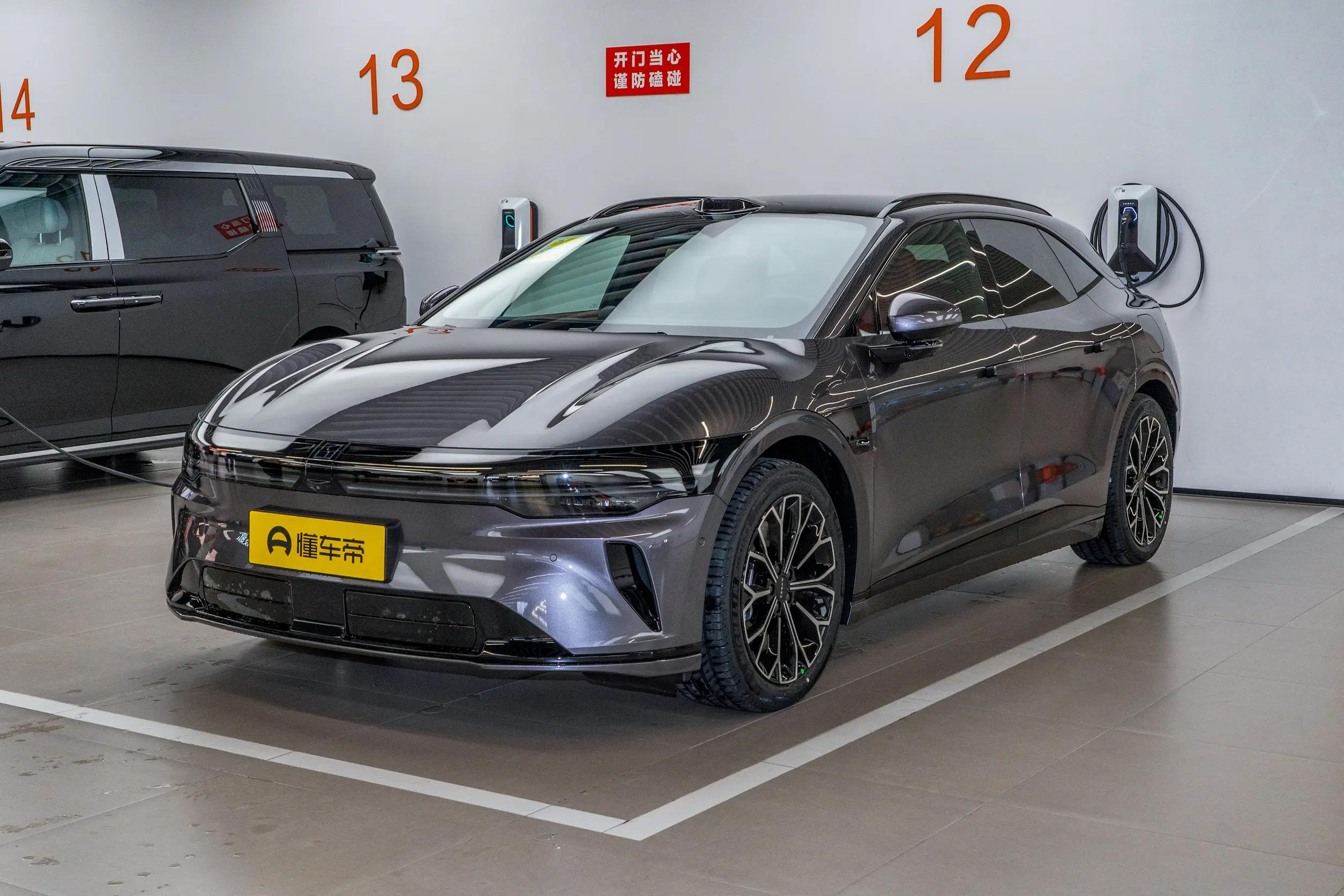 Zeekr 007 GT поступил в продажу: универсал с запасом хода до 825 км и спортивным характером