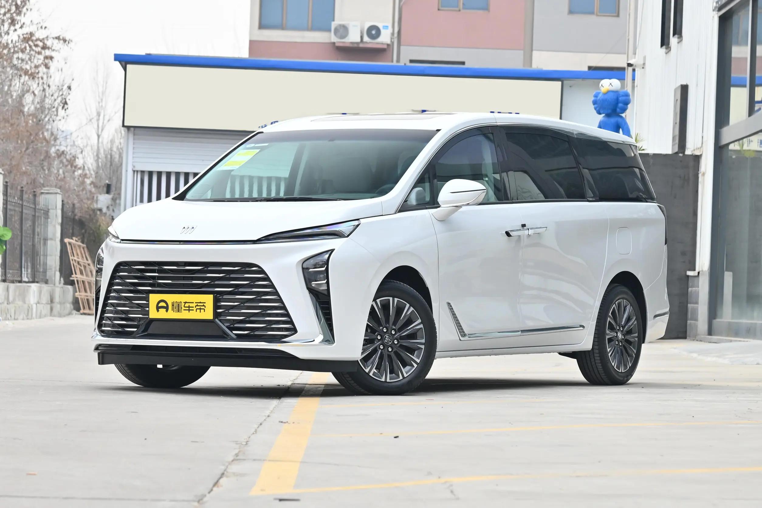 Новый Buick GL8 Lu Shang с гибридной силовой установкой дебютировал на автосалоне в Шанхае