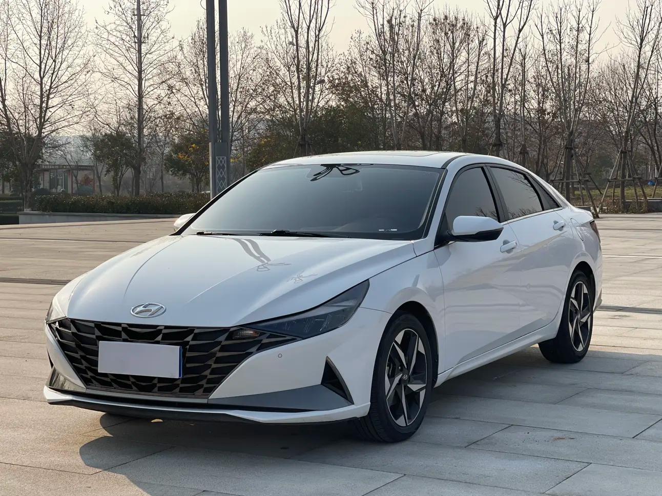 Hyundai Elantra 2022 г. 19005 км.